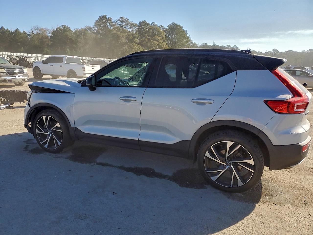 VOLVO XC40 T5 R-DESIGN