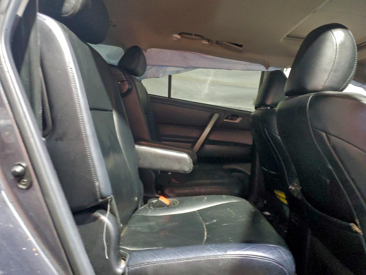 TOYOTA HIGHLANDER BASE