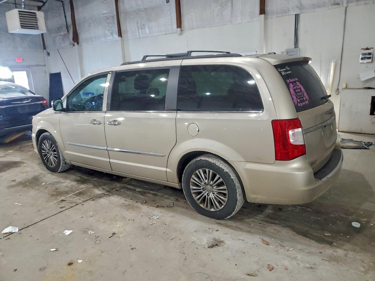 CHRYSLER TOWN & COUNTRY TOURING L