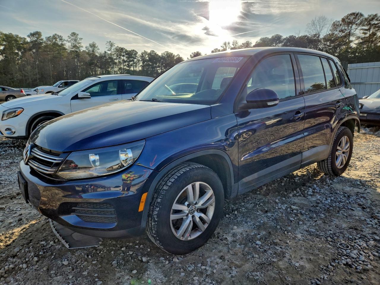 Lot #3304602454 2014 VOLKSWAGEN TIGUAN S