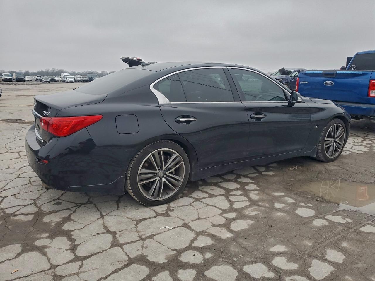 INFINITI Q50 BASE