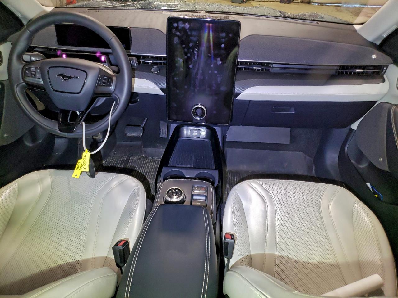 FORD MUSTANG PREMIUM