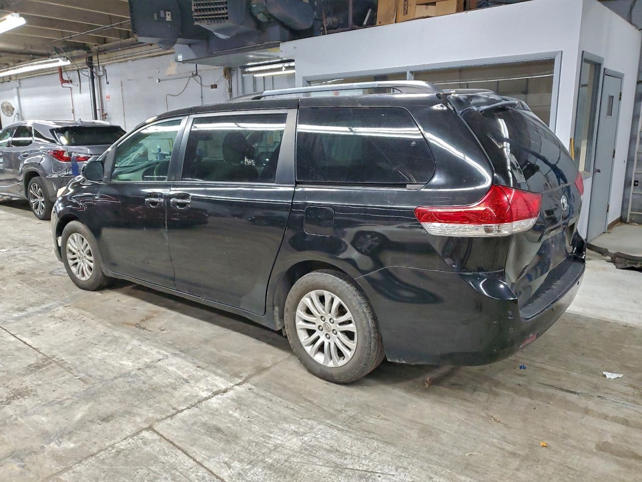 TOYOTA SIENNA XLE