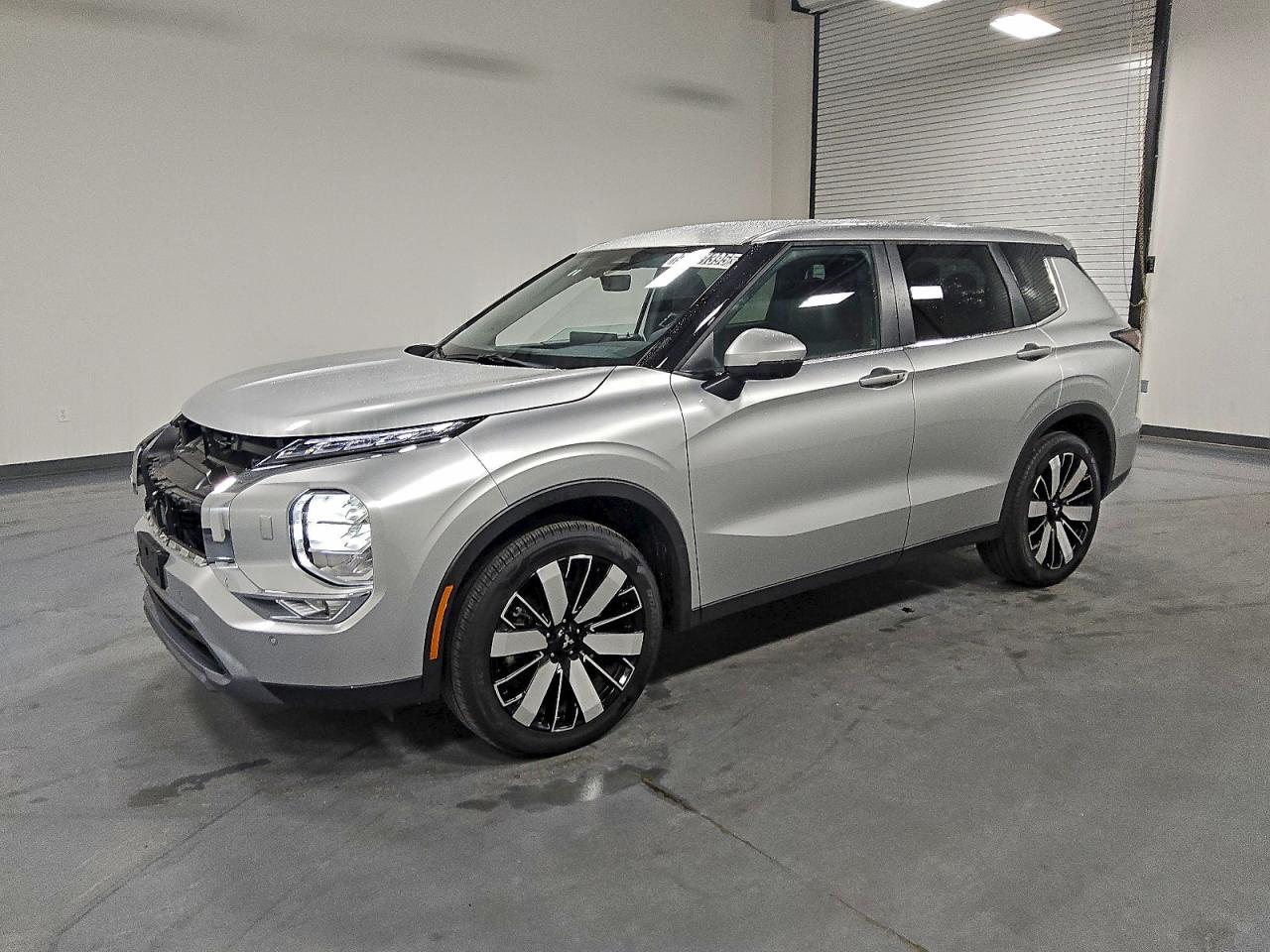 MITSUBISHI OUTLANDER SE