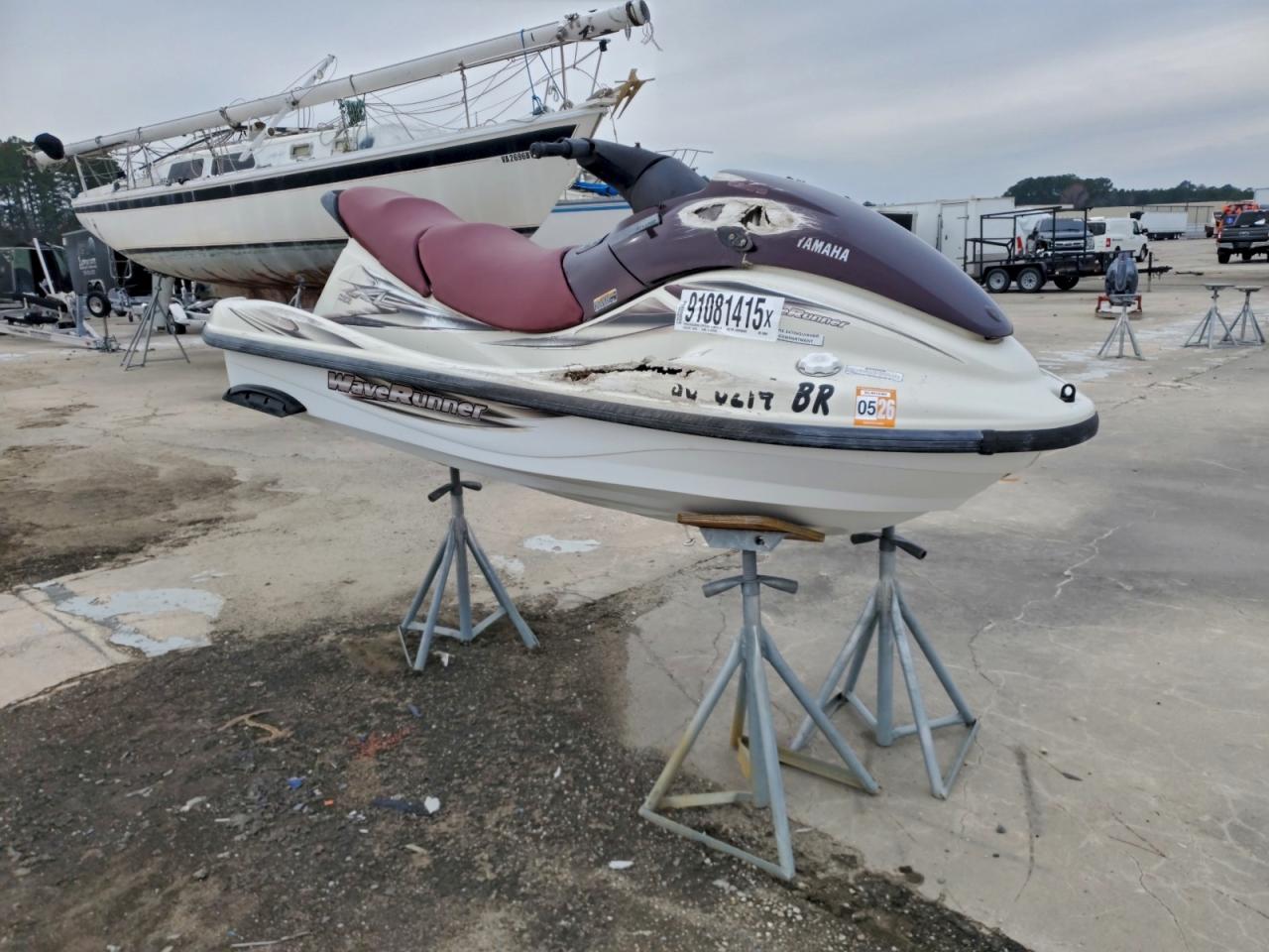 Lot #3315684721 2000 YAMAHA WAVERUNNER