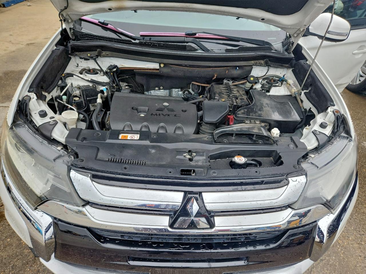 MITSUBISHI OUTLANDER SE