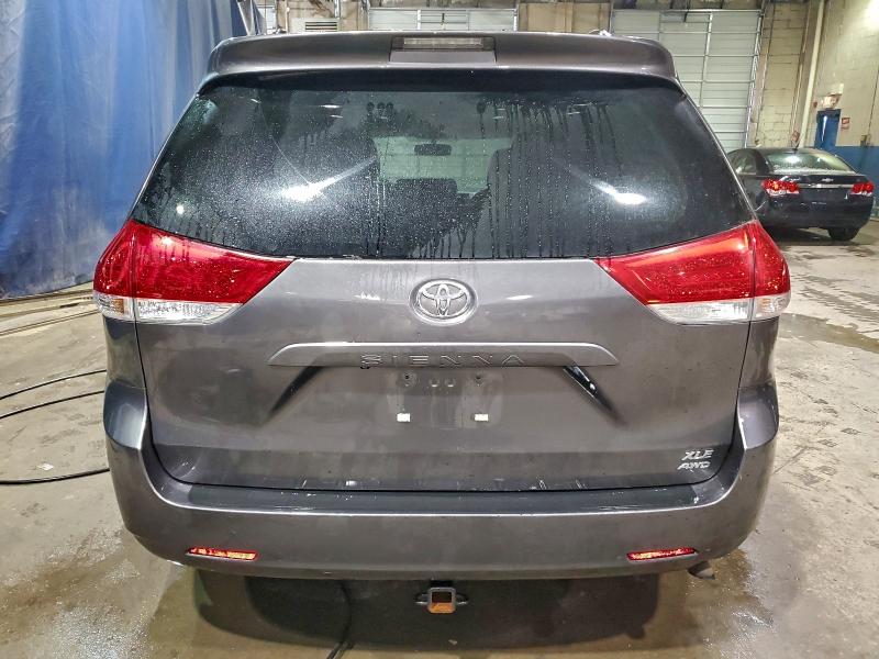 2013 TOYOTA SIENNA XLE #3304547437