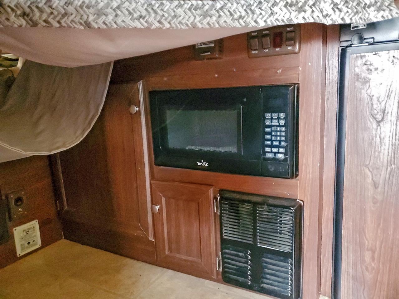 Lot #3309792330 2011 COLU CAMPER