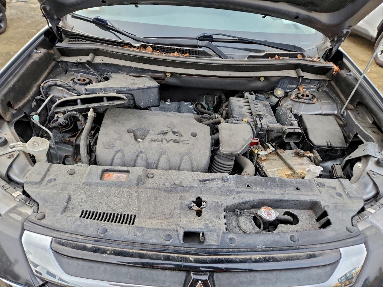 MITSUBISHI OUTLANDER SE