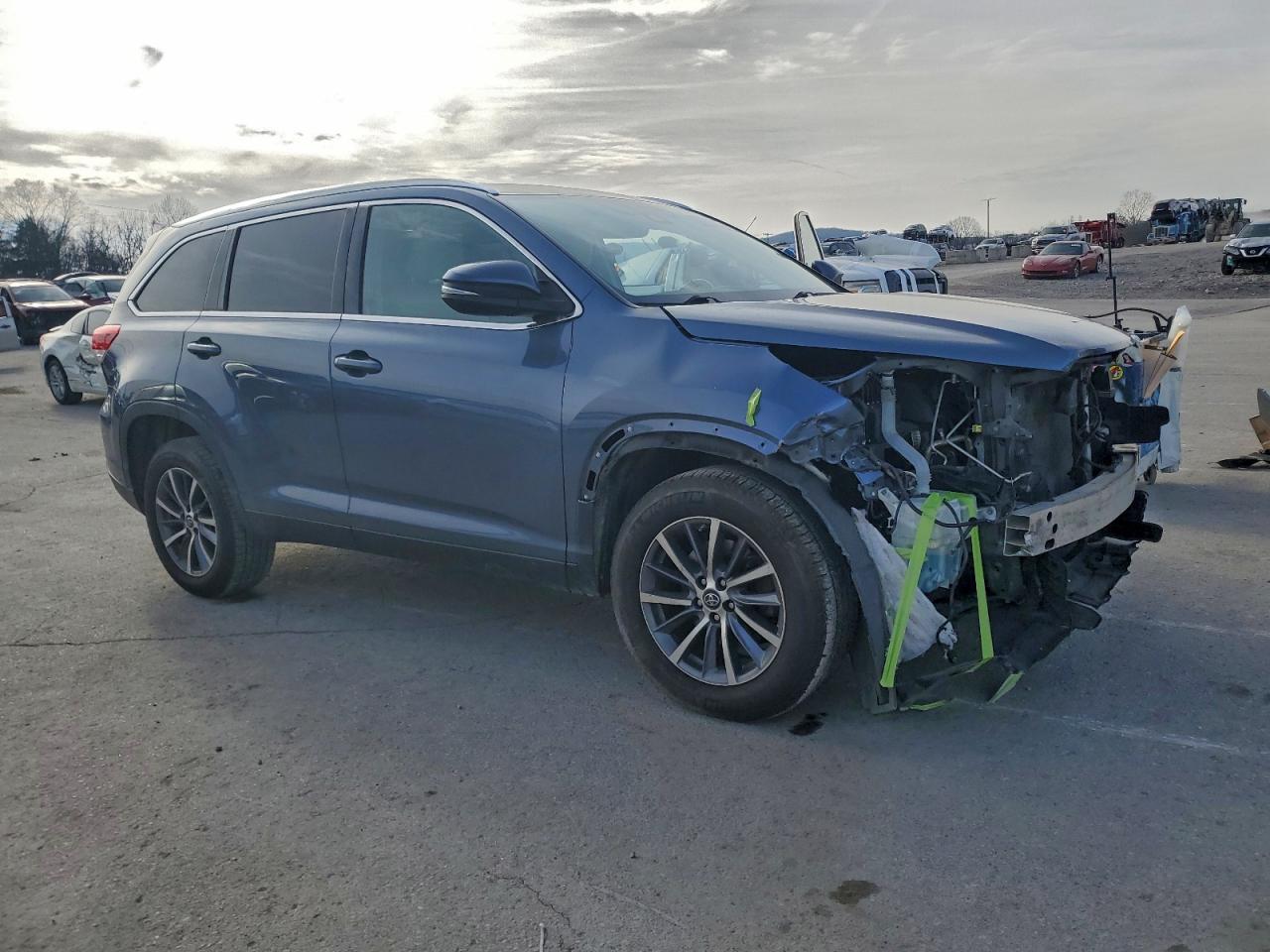 TOYOTA HIGHLANDER SE