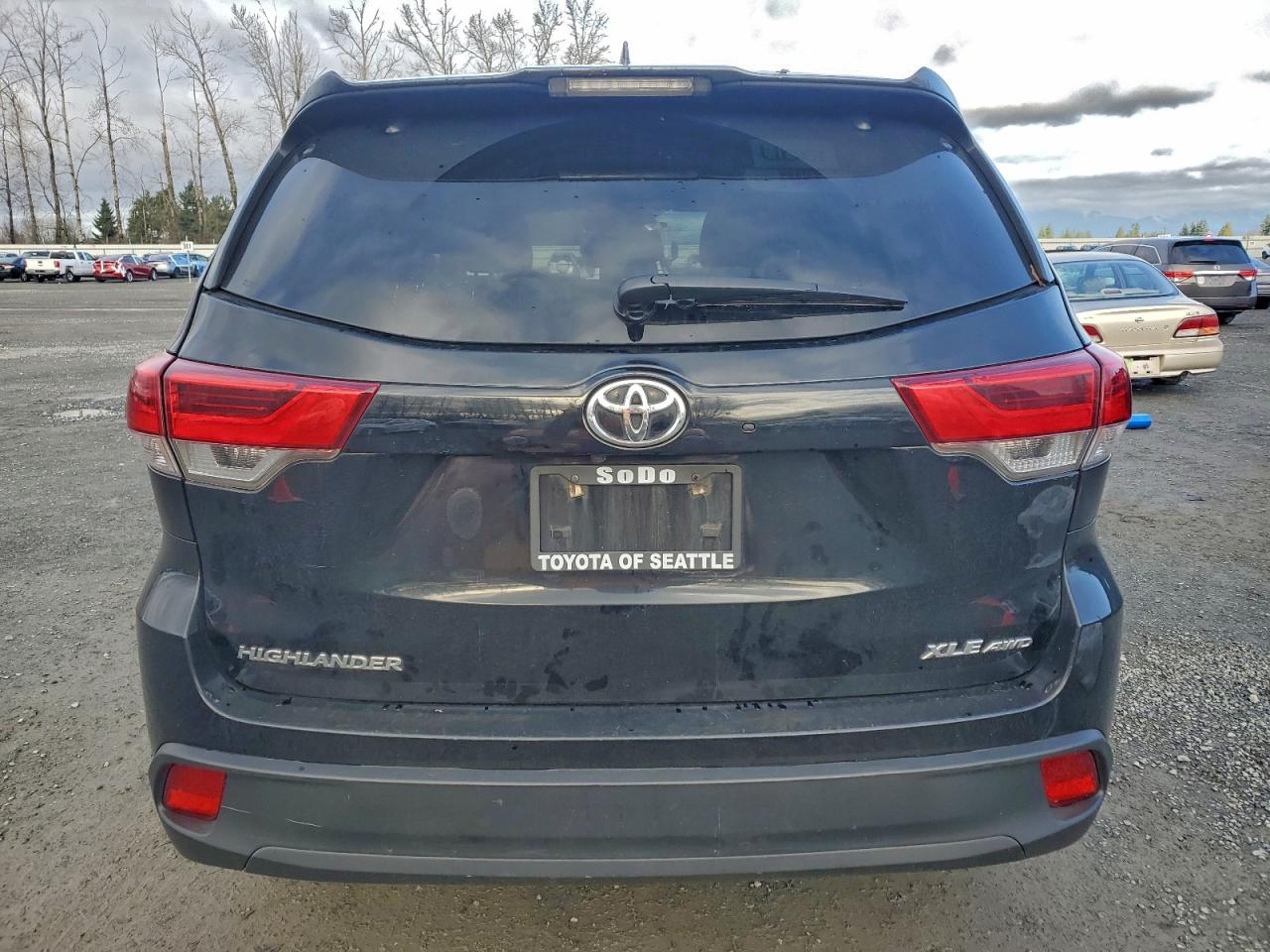 TOYOTA HIGHLANDER SE