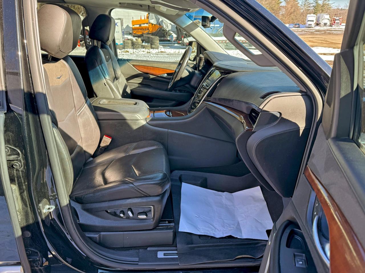 CADILLAC ESCALADE LUXURY