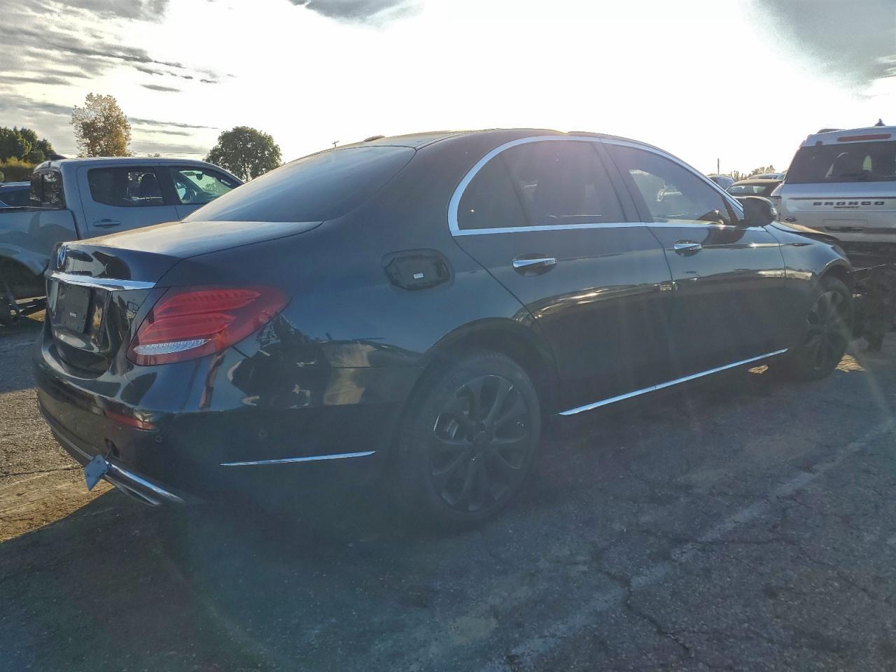 MERCEDES-BENZ E-CLASS 300