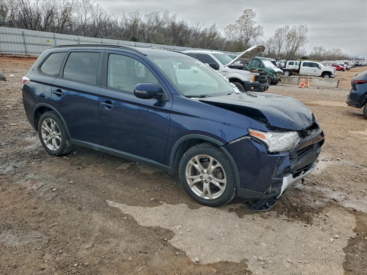 MITSUBISHI OUTLANDER SE