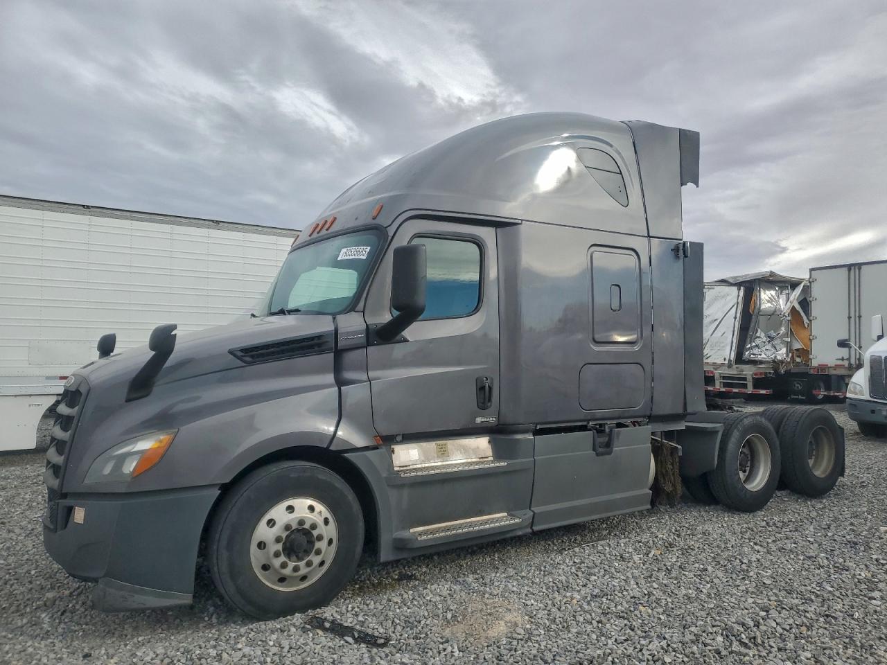 Lot #3302717005 2020 FREIGHTLINER CASCADIA 1