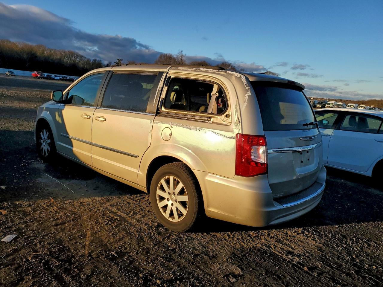 Lot #3311750717 2013 CHRYSLER TOWN & COU