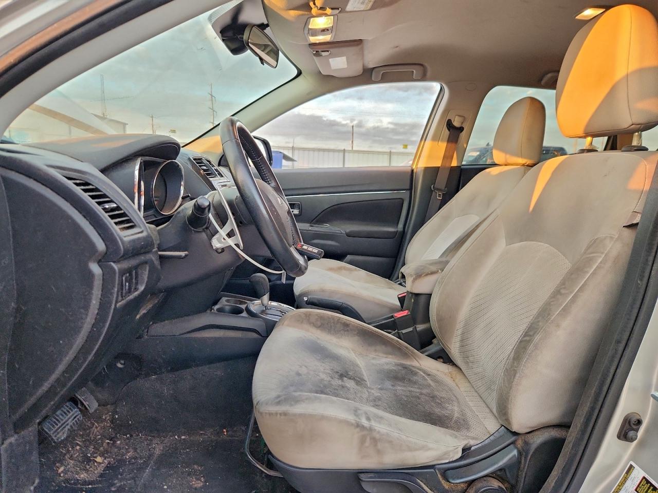 MITSUBISHI OUTLANDER SE