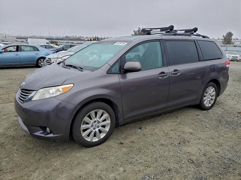 2012 TOYOTA SIENNA XLE #3309757843
