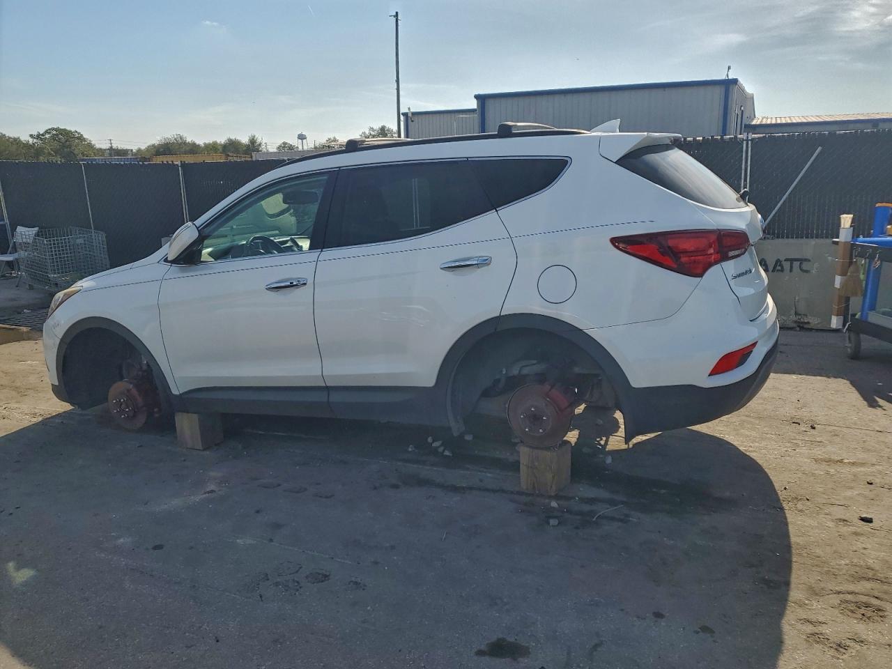 Lot #3315909116 2017 HYUNDAI SANTA FE S