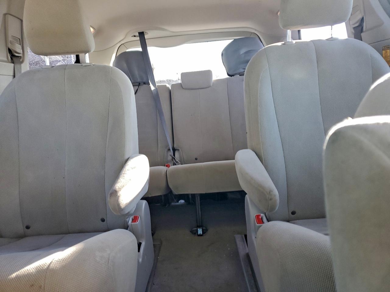 Lot #3315989102 2014 TOYOTA SIENNA