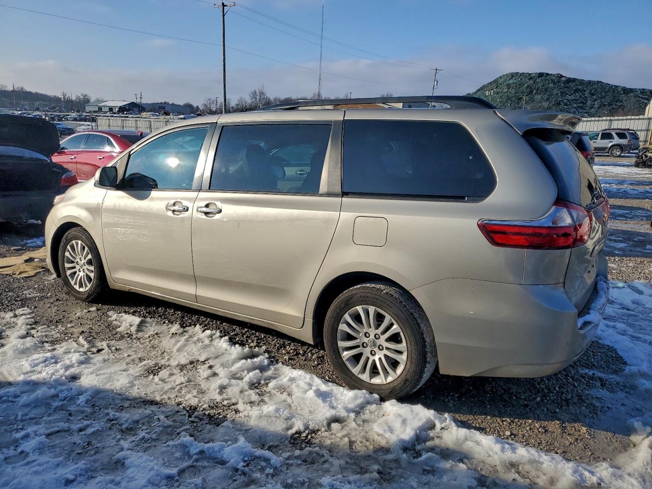 TOYOTA SIENNA XLE