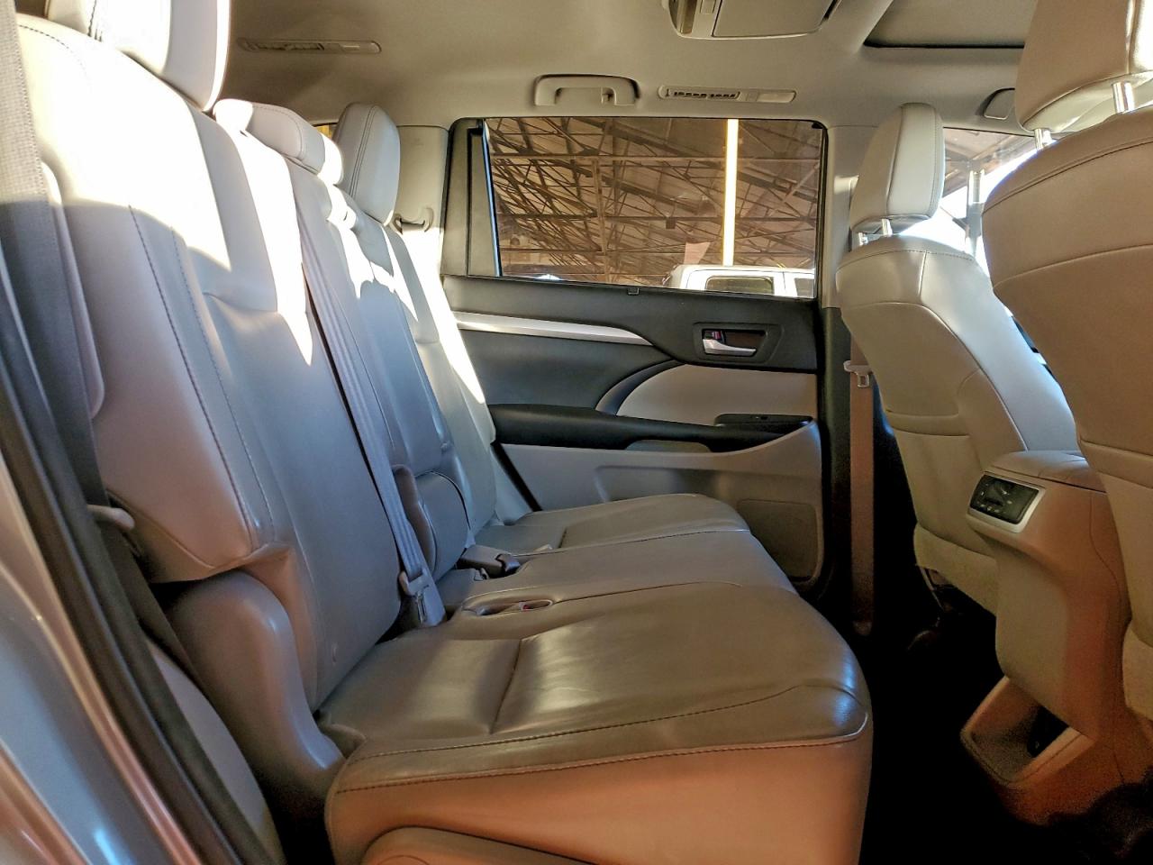 TOYOTA HIGHLANDER XLE