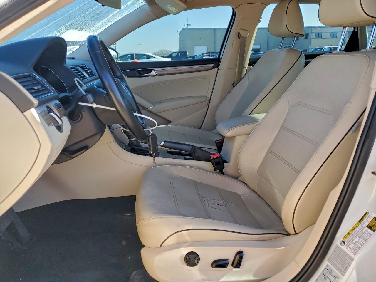 VOLKSWAGEN PASSAT SE