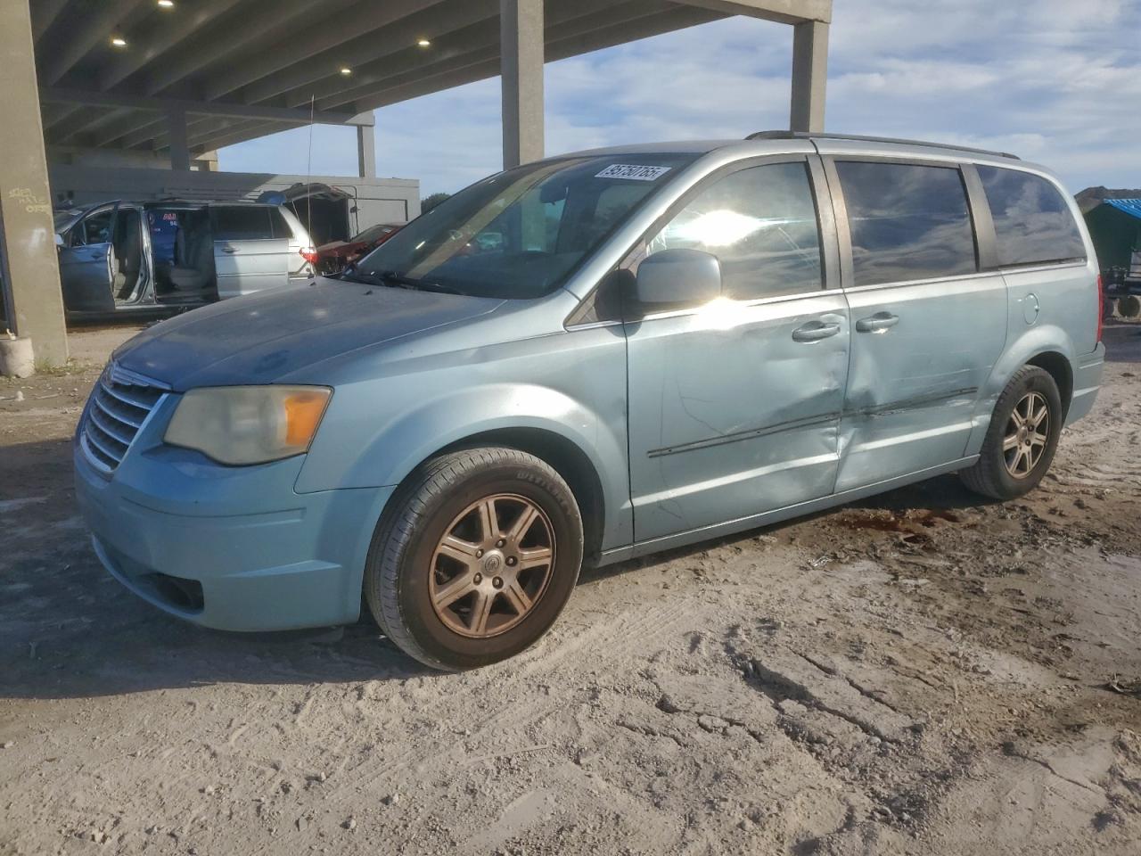 Lot #3315925118 2010 CHRYSLER TOWN & COU