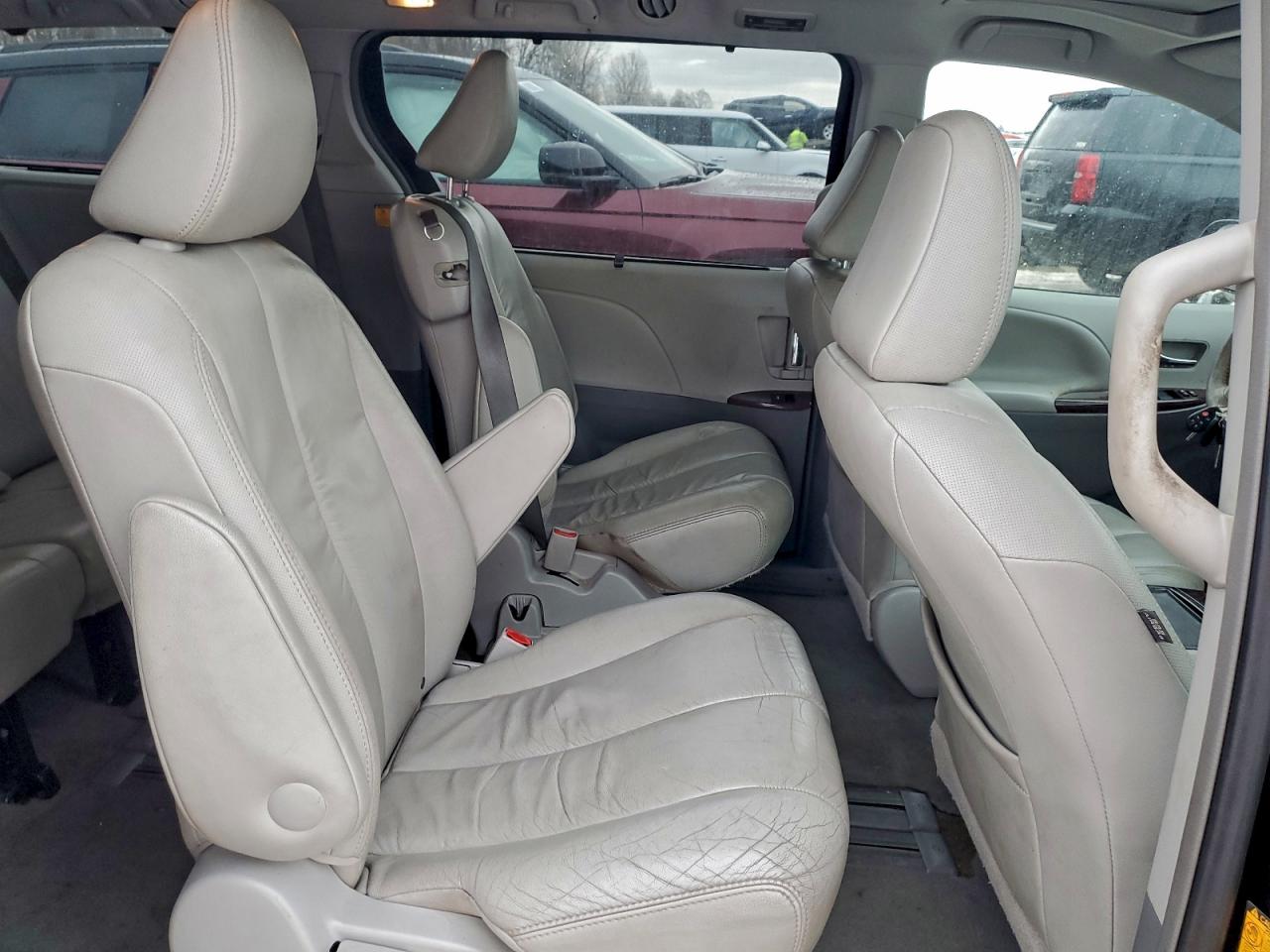 Lot #3318966927 2012 TOYOTA SIENNA XLE