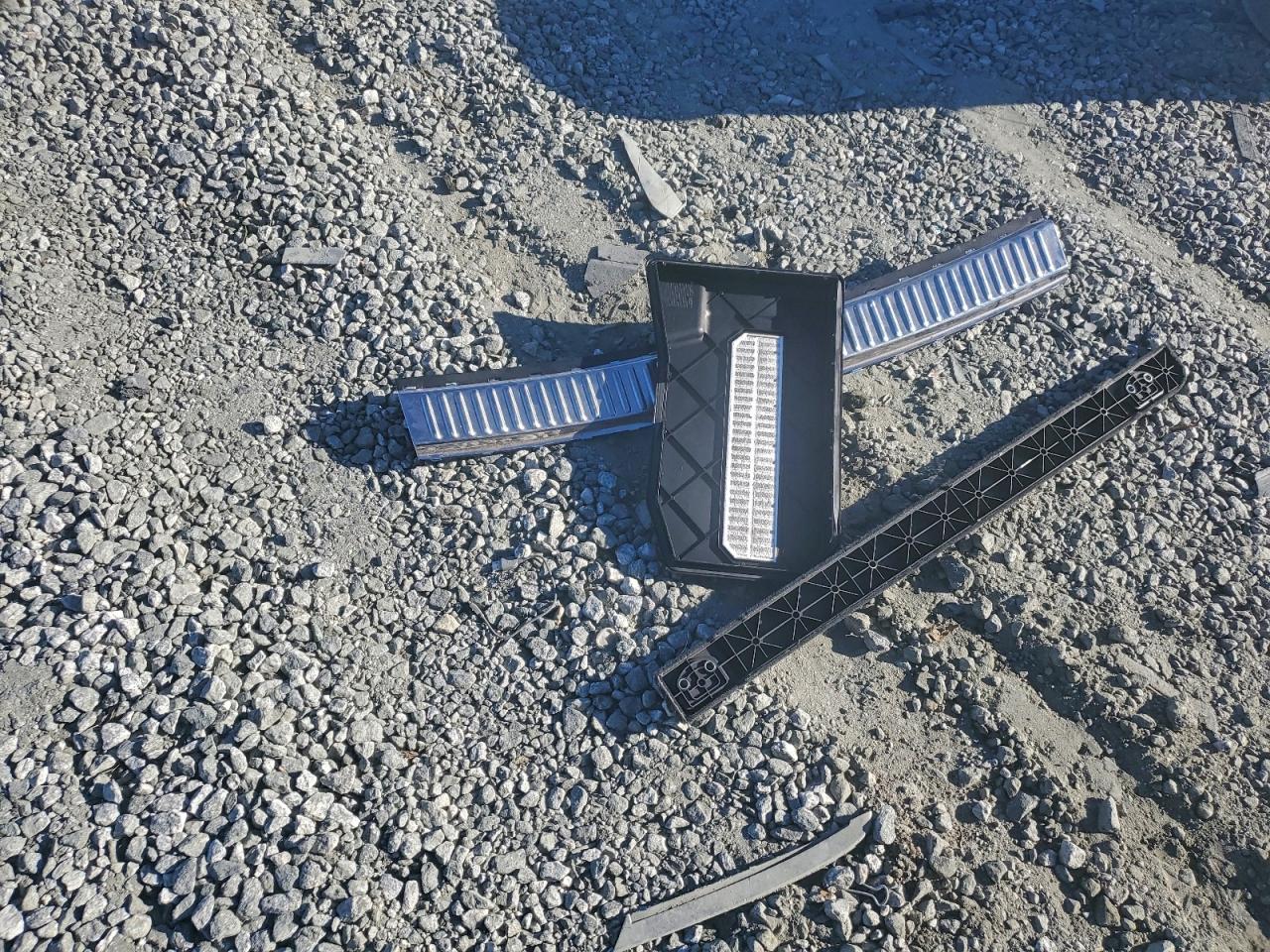 Lot #3315974093 2014 VOLKSWAGEN TOUAREG V6