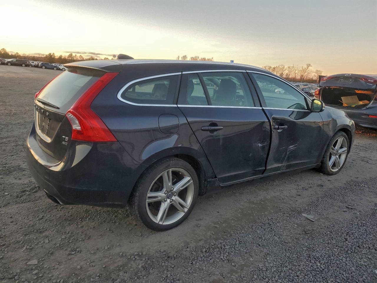 VOLVO V60 PLATINUM