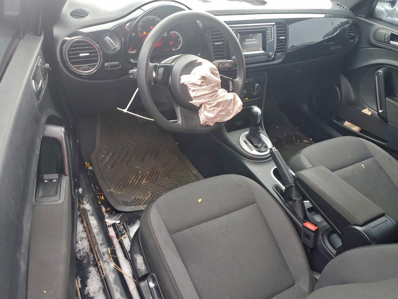 VOLKSWAGEN BEETLE SE