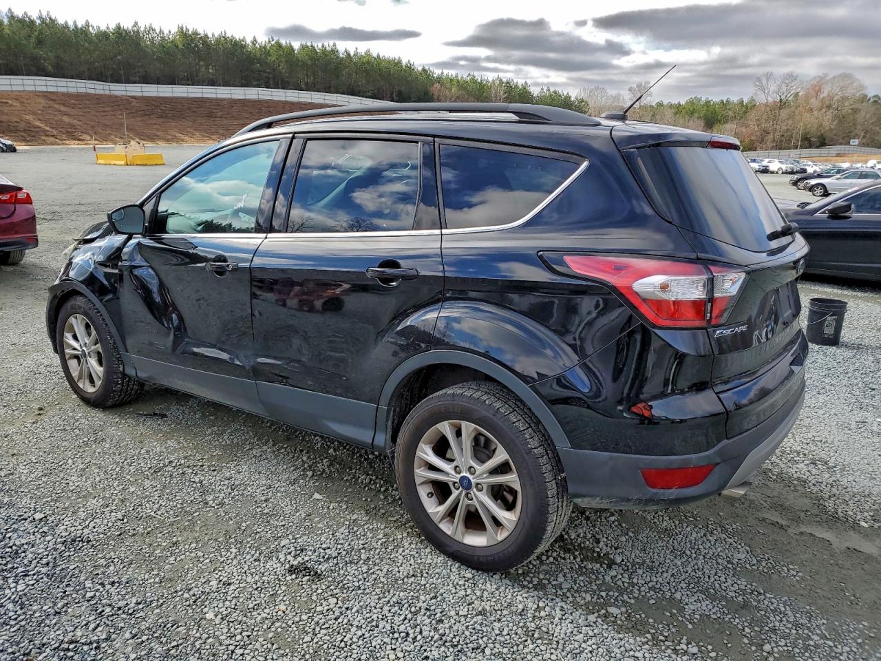 FORD ESCAPE SE