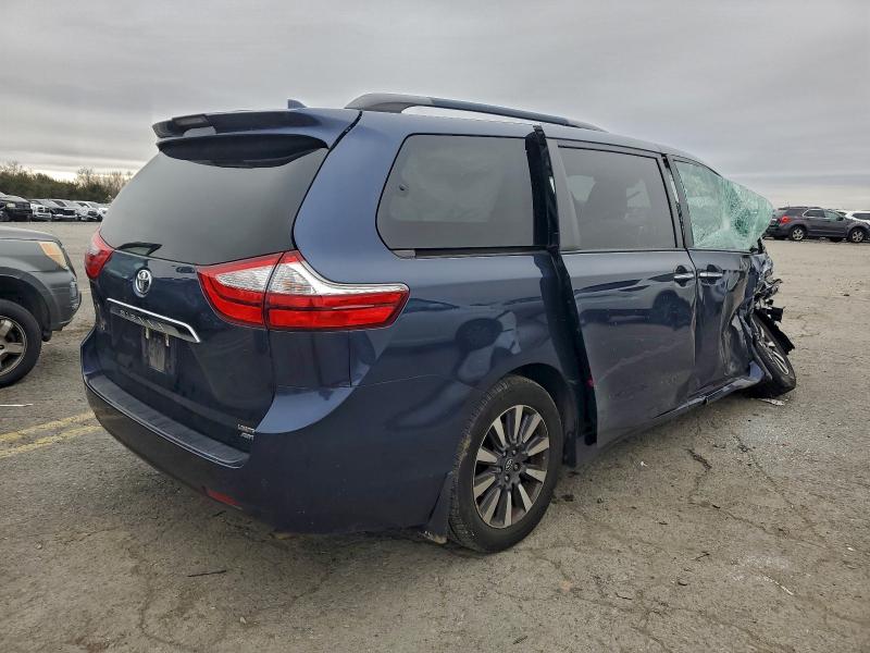 2019 TOYOTA SIENNA XLE #3316878113