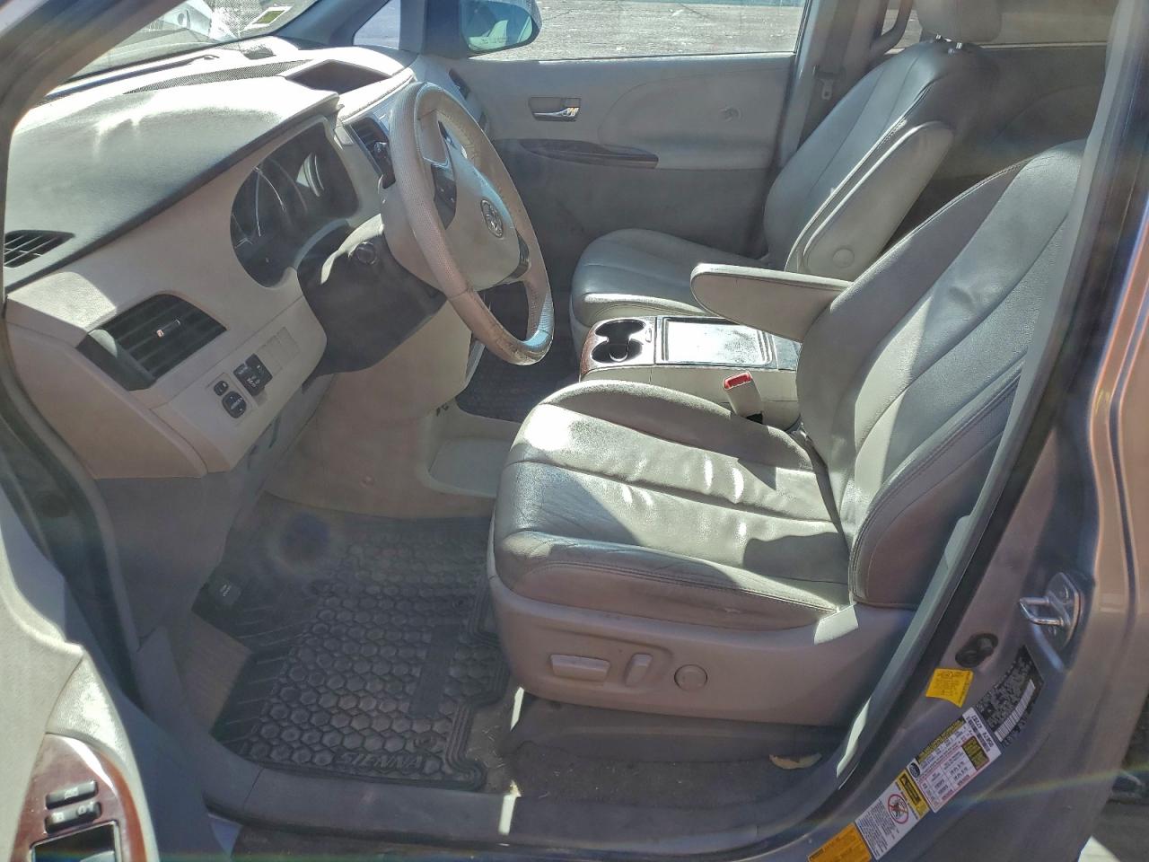 TOYOTA SIENNA XLE