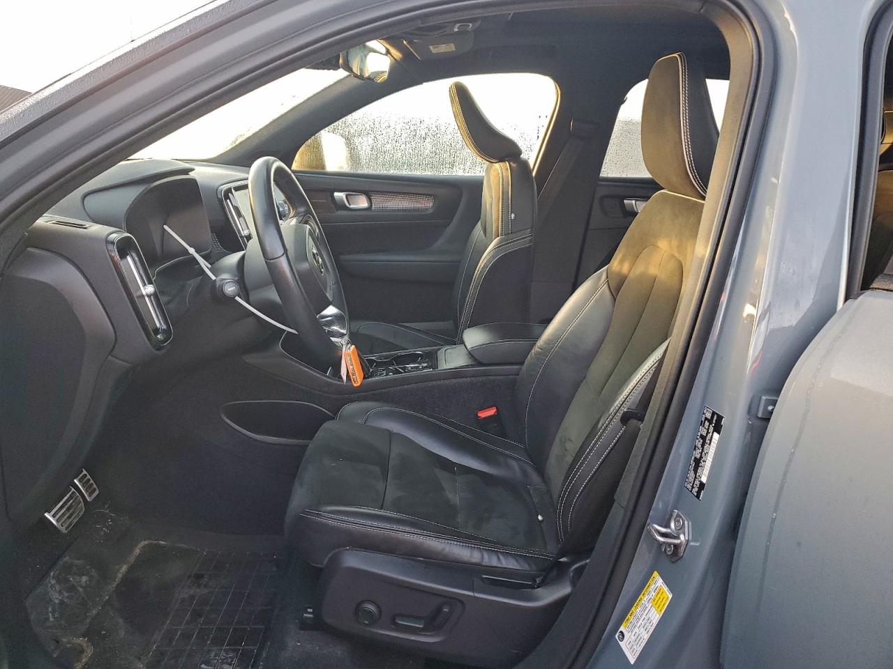 VOLVO XC40 T5 R-DESIGN