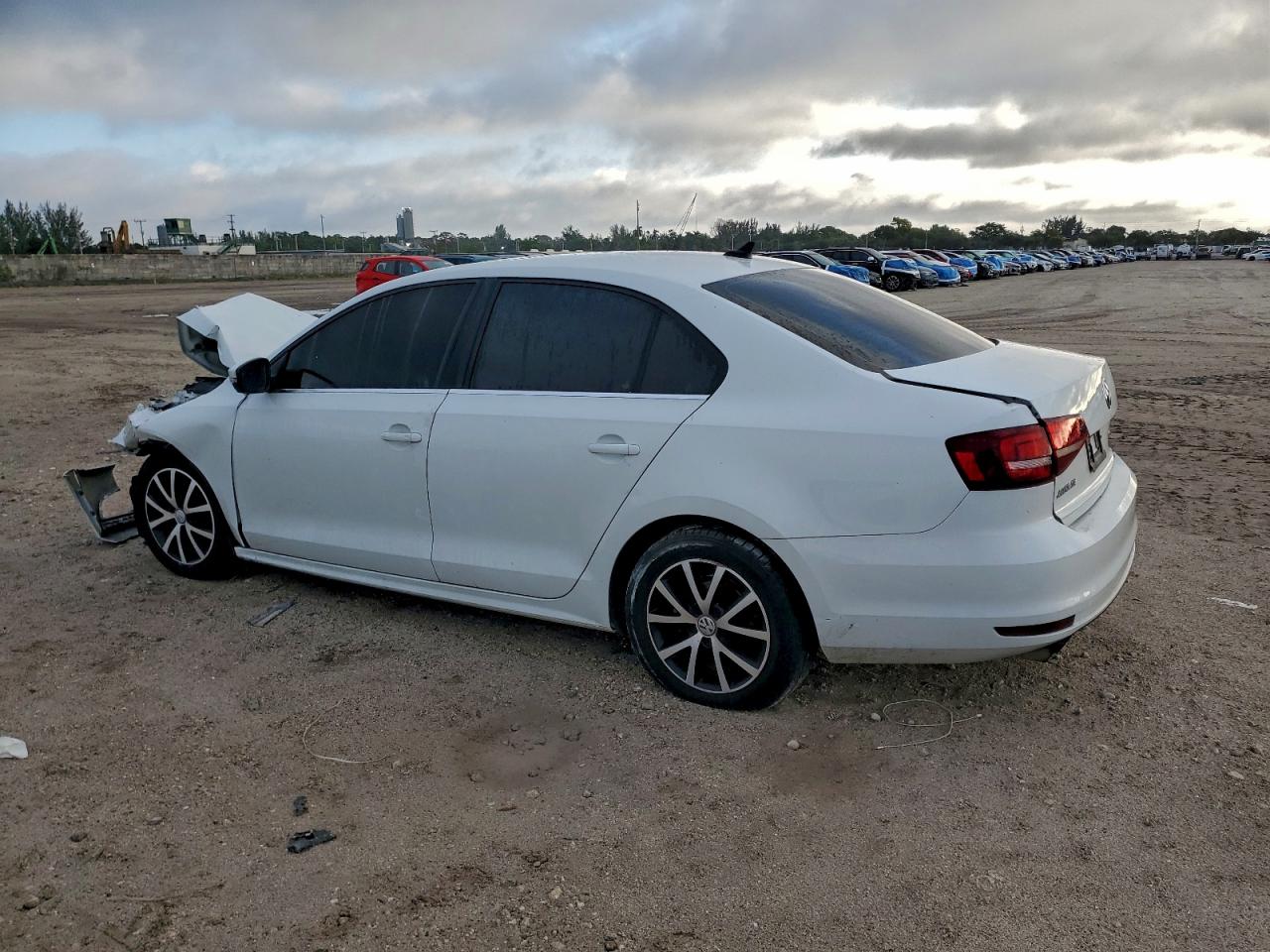 VOLKSWAGEN JETTA SE