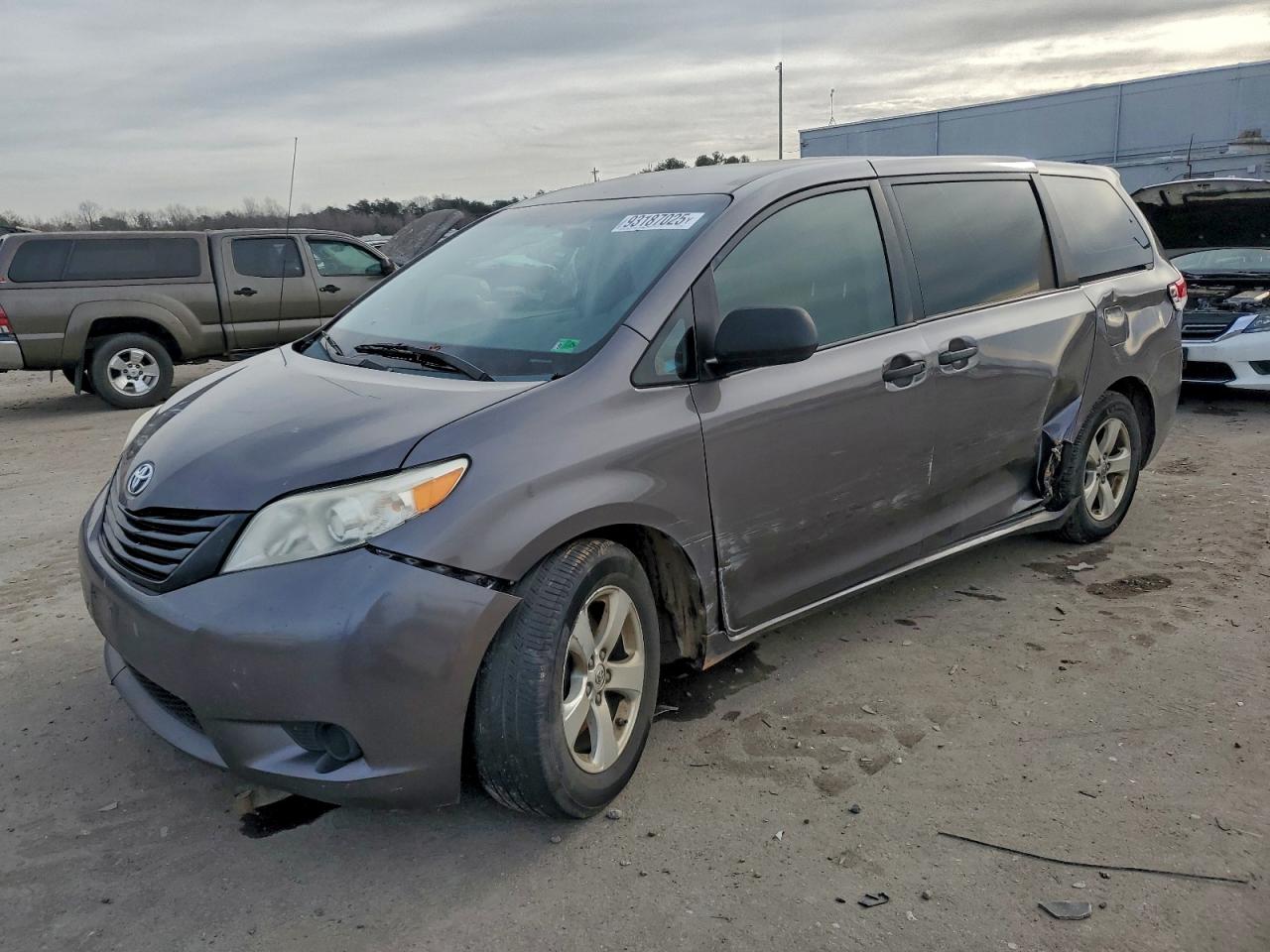 TOYOTA SIENNA