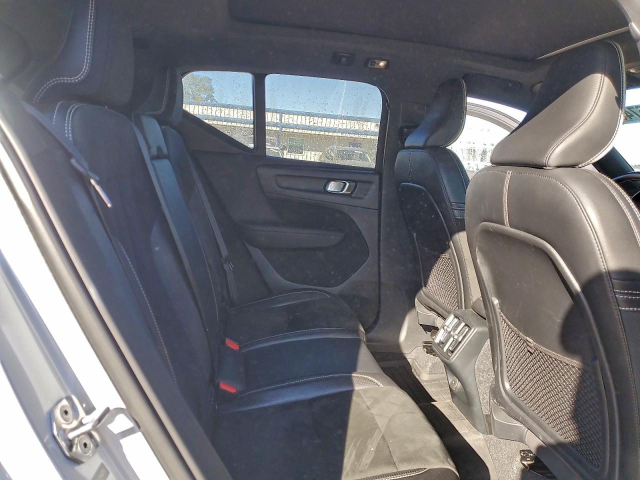 VOLVO XC40 T5 R-DESIGN