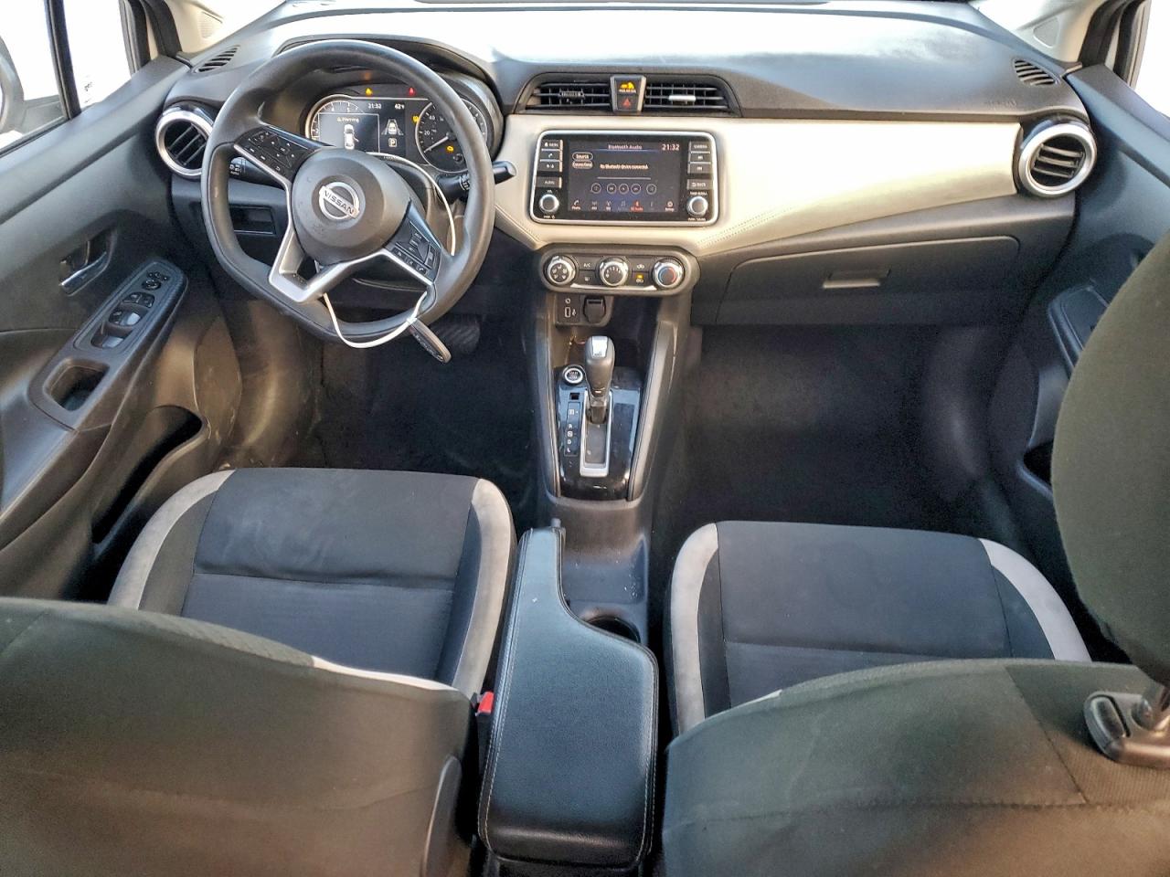 NISSAN VERSA SV