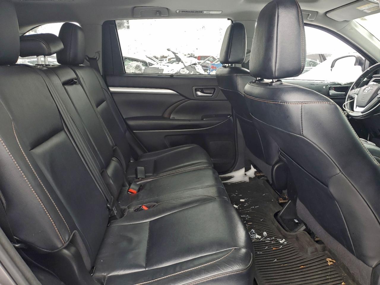 TOYOTA HIGHLANDER SE