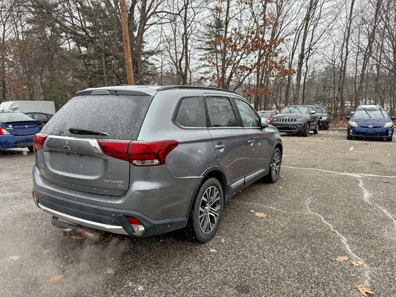 MITSUBISHI OUTLANDER SE