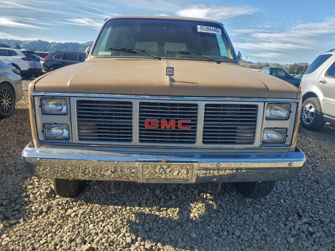 Lot #3304812679 1985 GMC SUBURBAN K