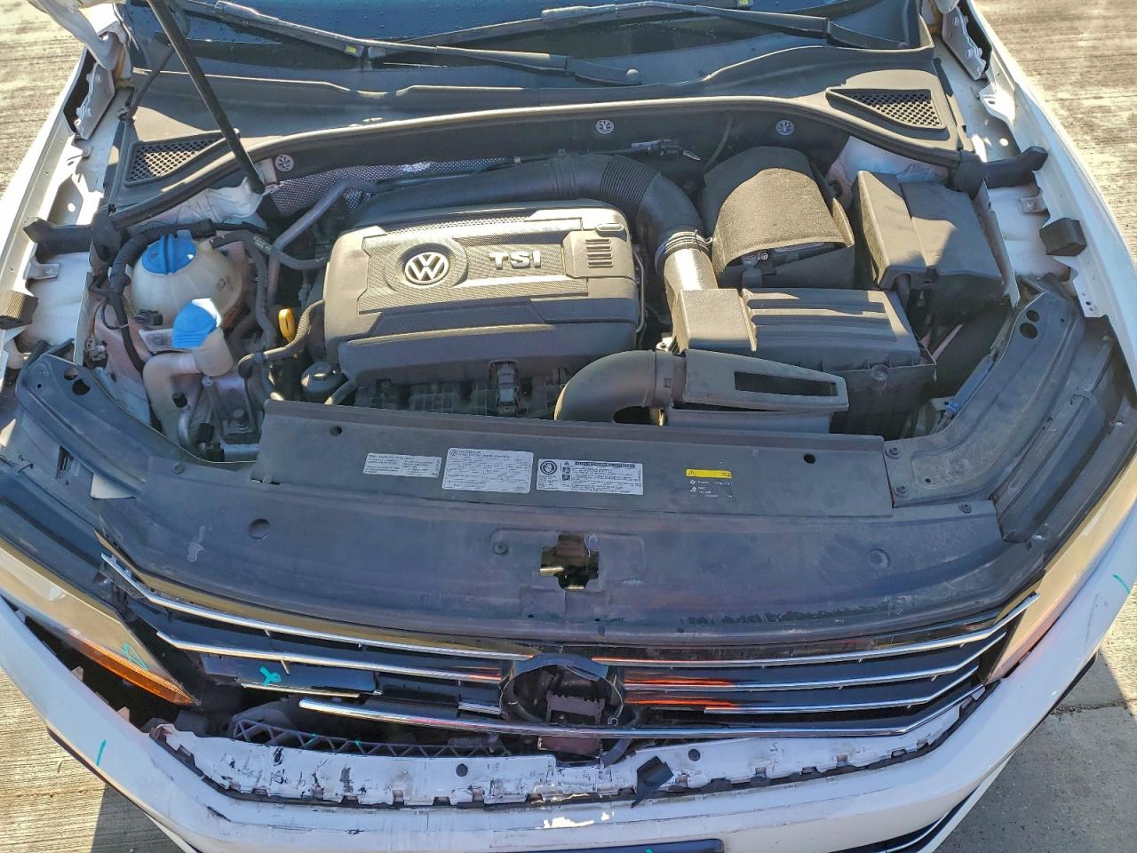 VOLKSWAGEN PASSAT SE