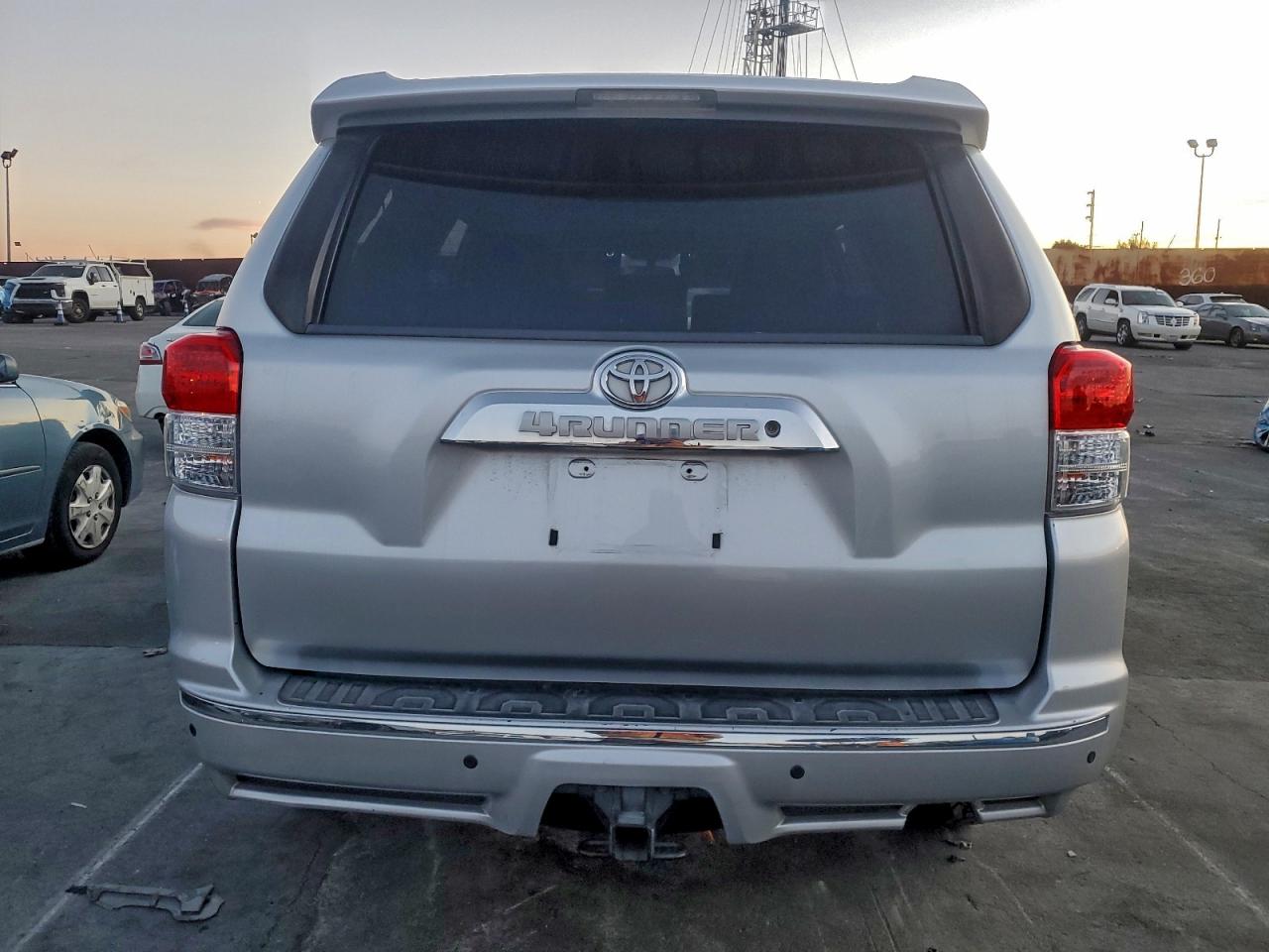 TOYOTA 4RUNNER SR5