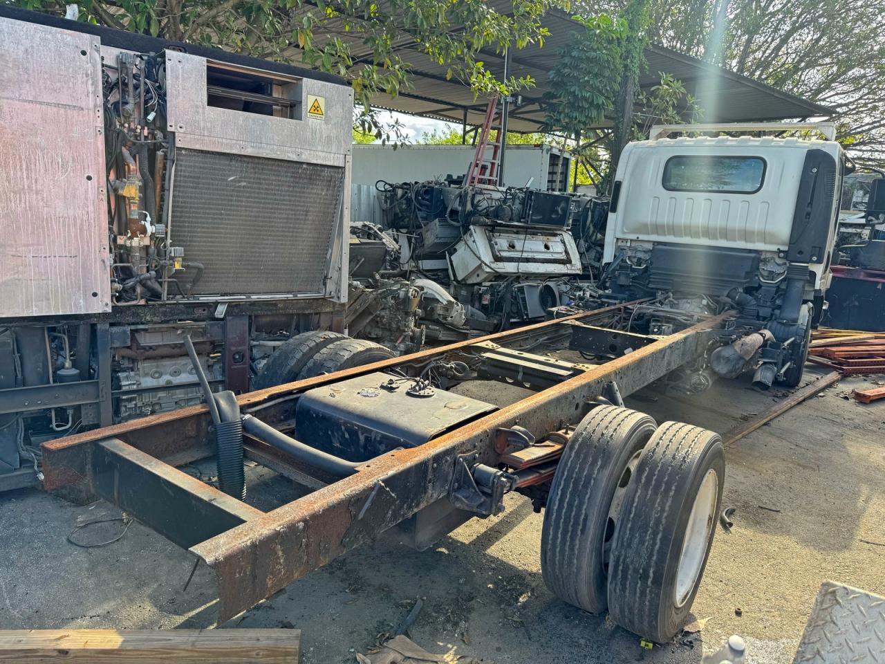 Lot #3305210016 2014 ISUZU NRR