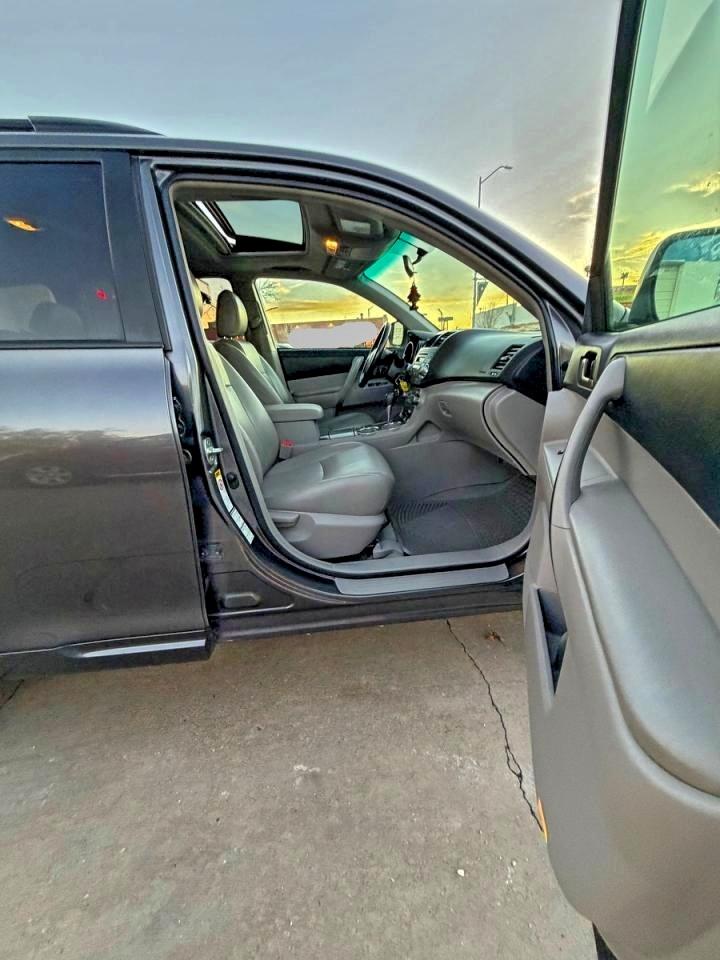 TOYOTA HIGHLANDER SE