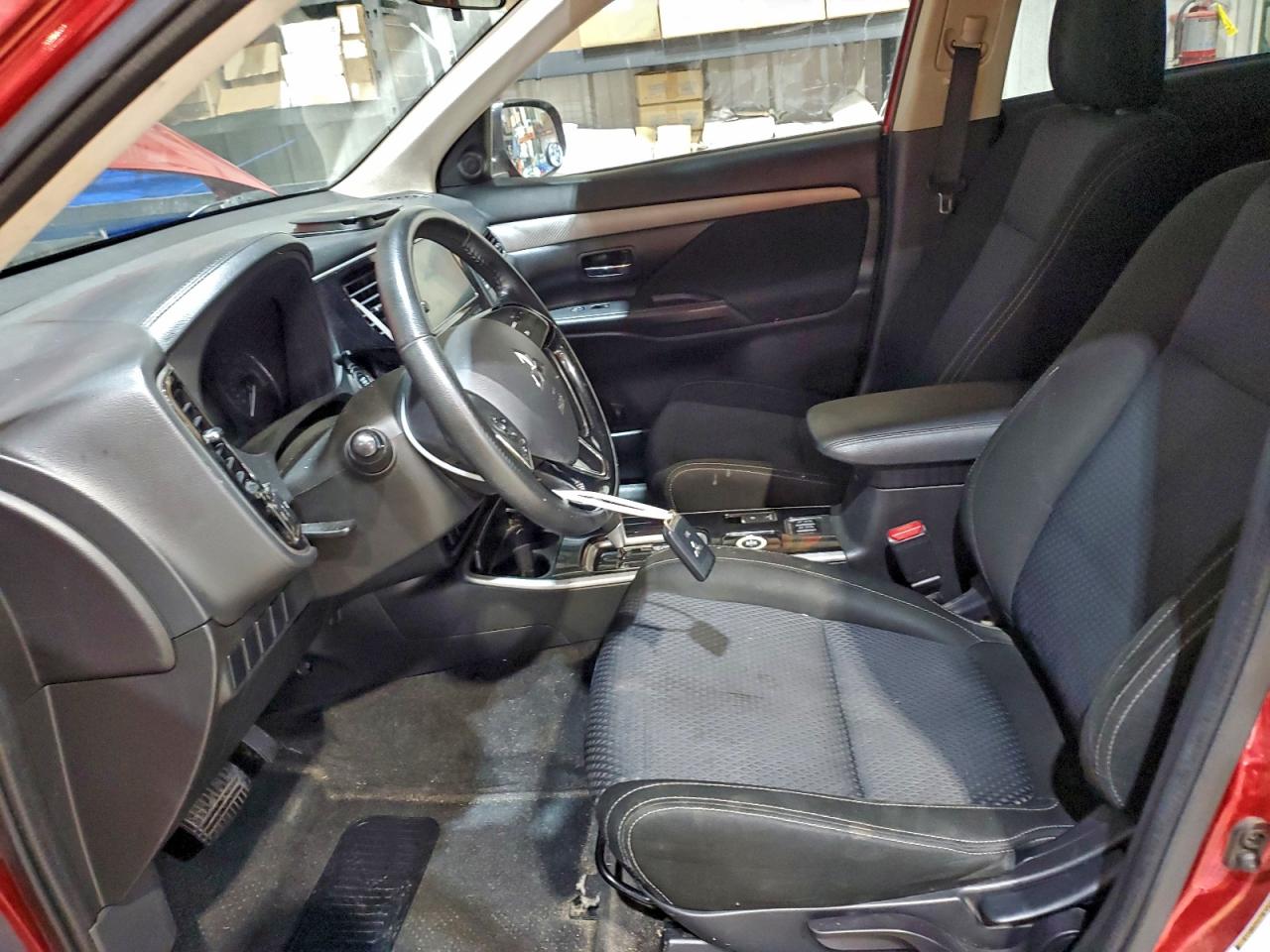 MITSUBISHI OUTLANDER SE