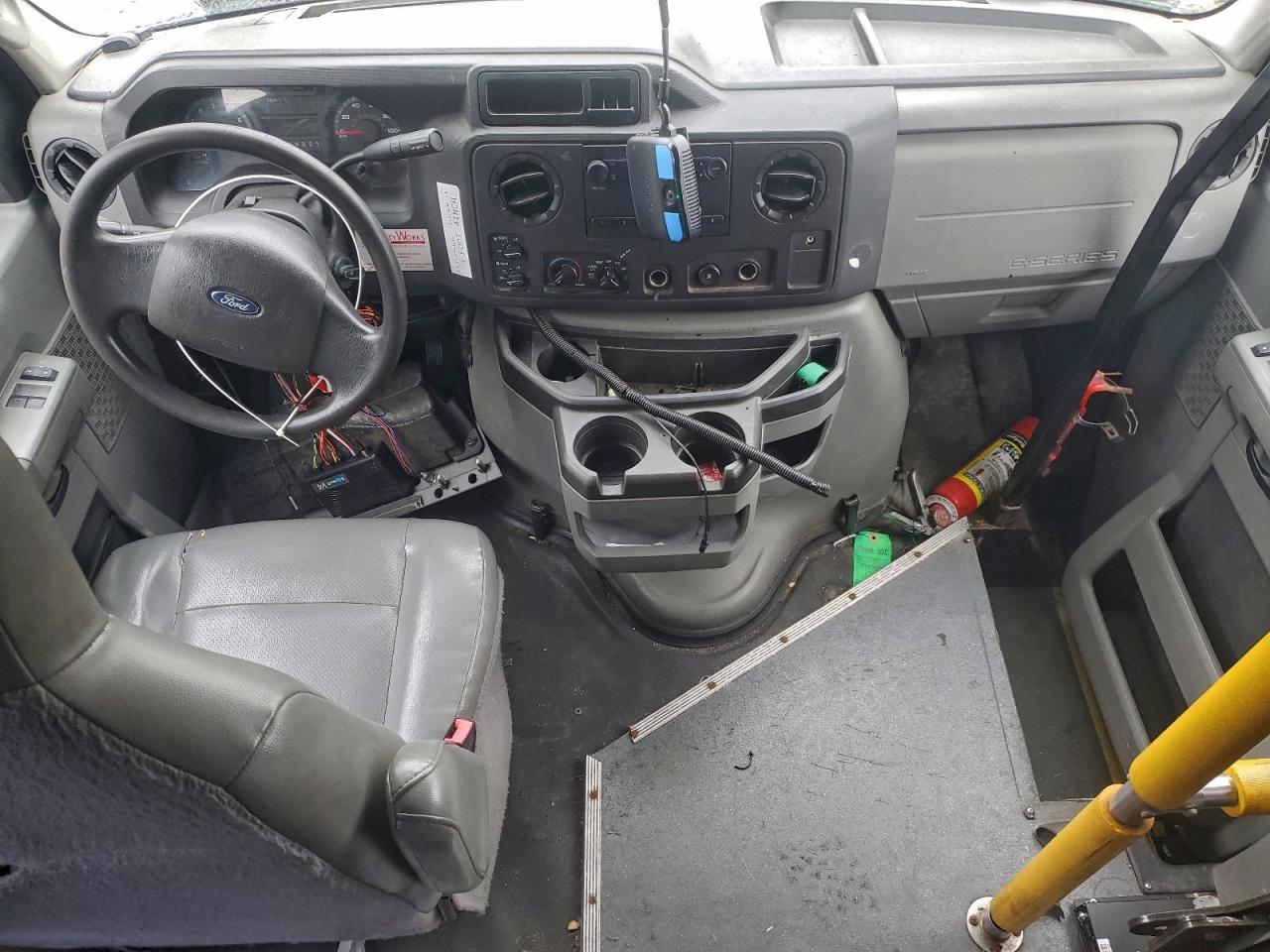 FORD ECONOLINE E350 SUPER DUTY VAN