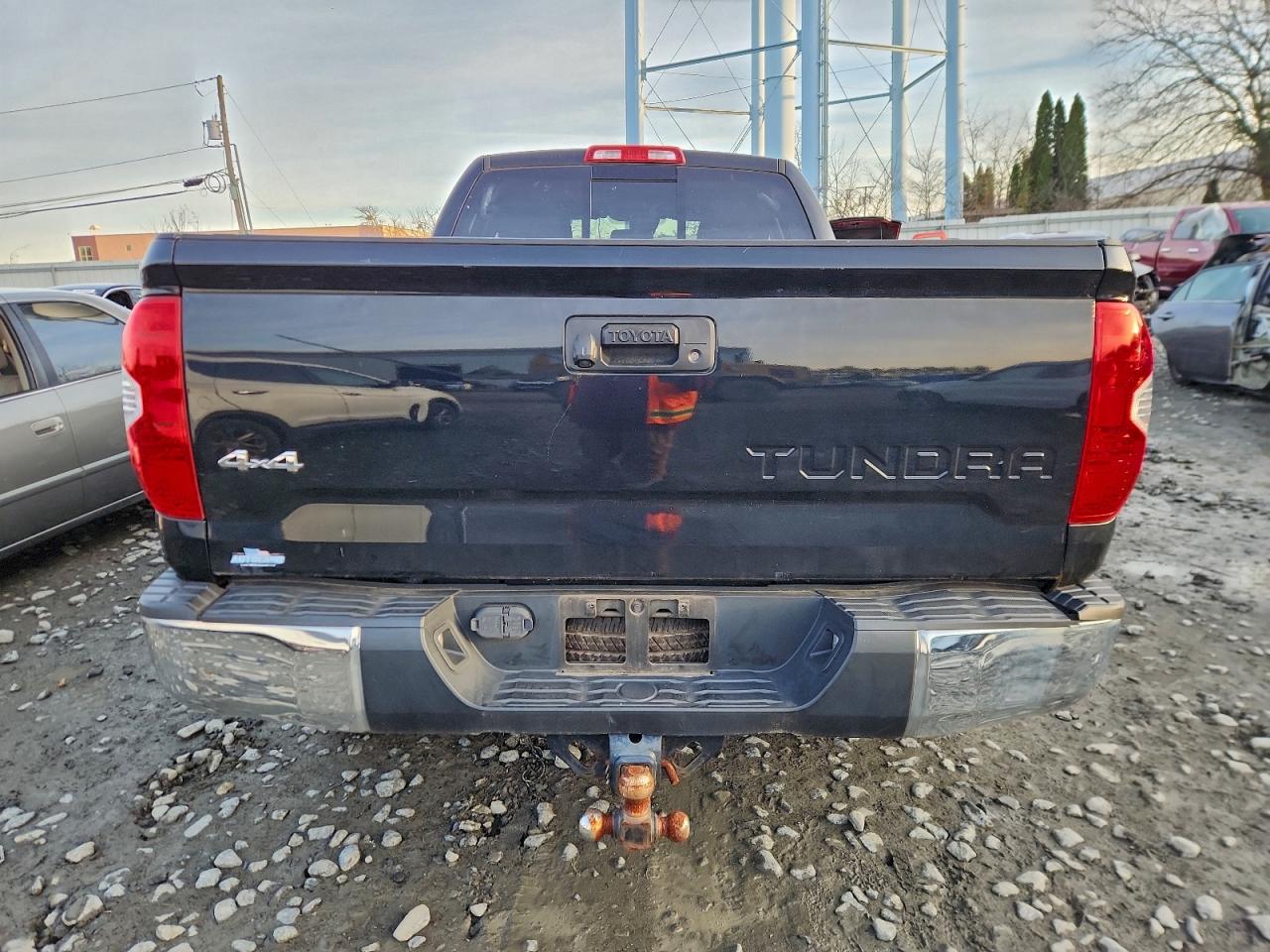 TOYOTA TUNDRA DOUBLE CAB SR